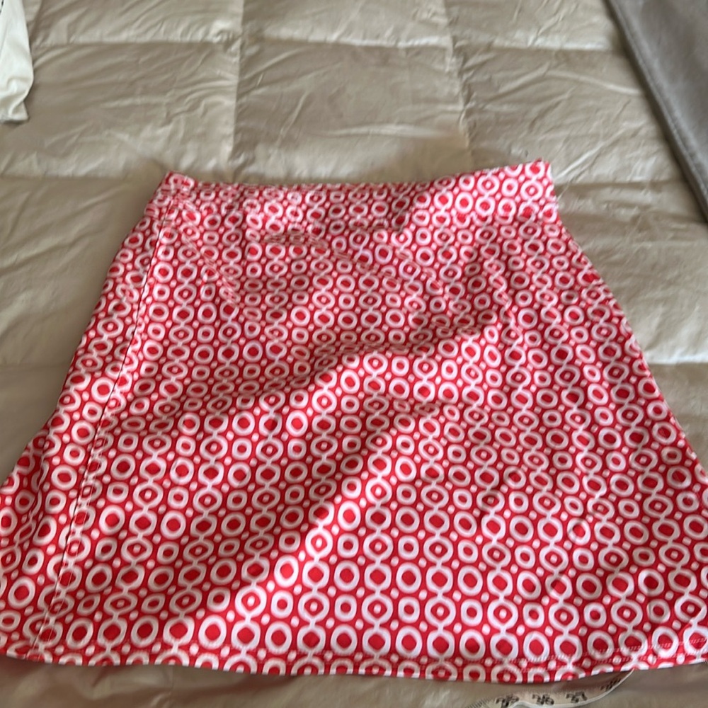 Ripskirt Hawaii wrap skirt like new in red Dot Dot Dot print Key pocket